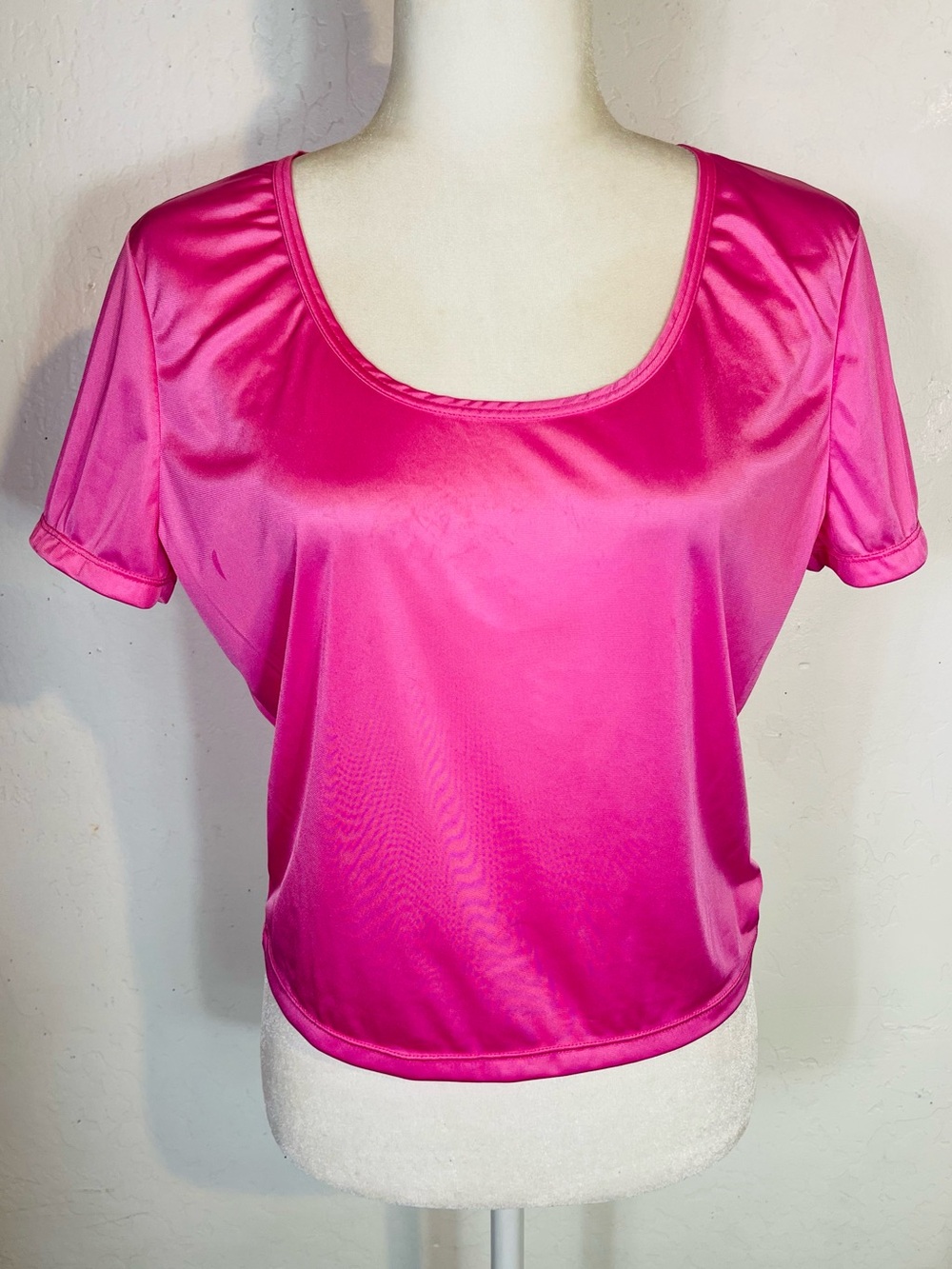 Vintage United Colors of Benetton Size Medium M Pink Short Sleeve Top Cropped